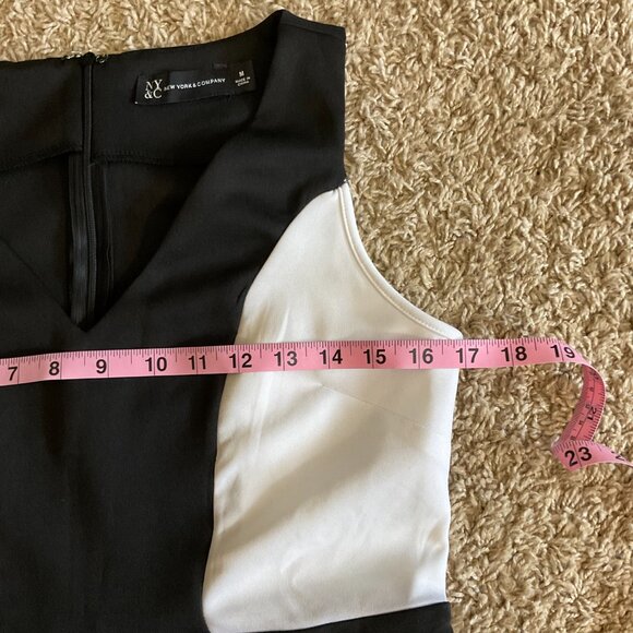 New York & Co Sleeveless V-Neck Colorblock Peplum Top, Black & White, Medium - Picture 7 of 8